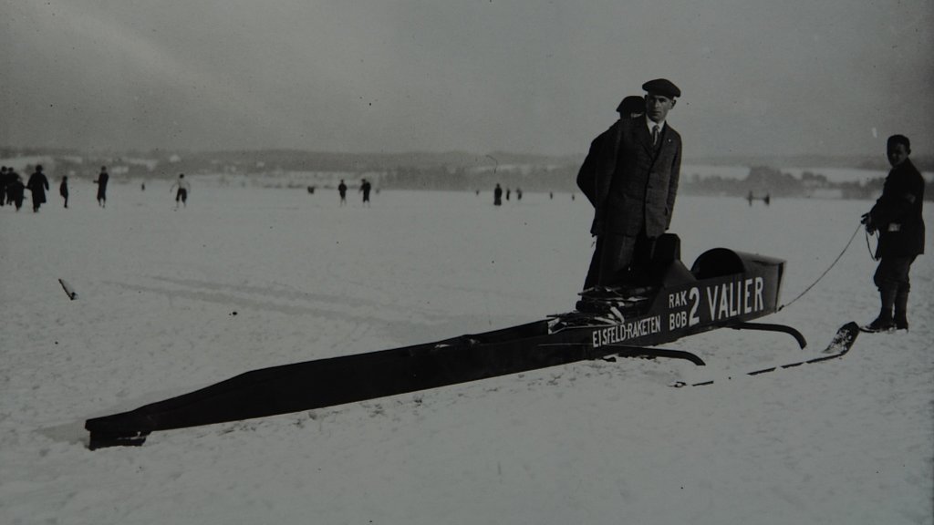 Raketenschlitten von Max Valier auf dem zugefrorenen See (Februar 1929)
