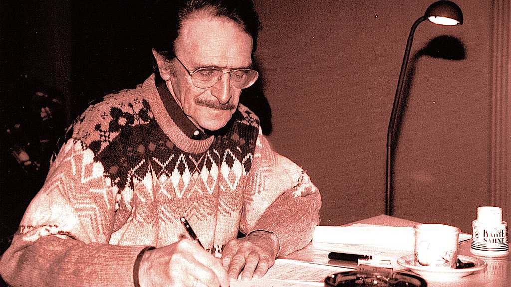 Egon Blädel, "Spritus Rector", Stimme des Kasperl Larifari und langjähriger Regisseur des Starnberger Marionettentheaters (1995). (Foto: Stadtarchiv Starnberg)